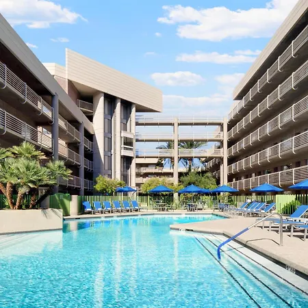 Doubletree Suites By Hilton Phoenix-3