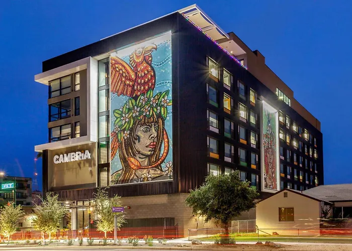 Hotel near College: Cambria Downtown Phoenix Convention & Airport Hotel